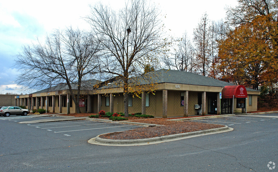 600 Matthews Mint Hill Rd, Matthews, NC en alquiler - Foto del edificio - Imagen 2 de 10