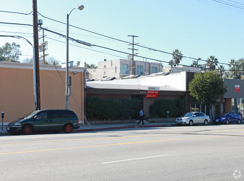 3779 Cahuenga Blvd, Studio City, CA en alquiler - Foto del edificio - Imagen 2 de 3