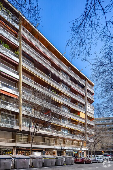 Local en Barcelona, Barcelona en alquiler - Foto del edificio - Imagen 2 de 2