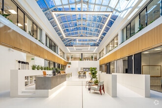 Avenida General Perón, 40, Madrid, Madrid en alquiler Vestíbulo- Imagen 1 de 17