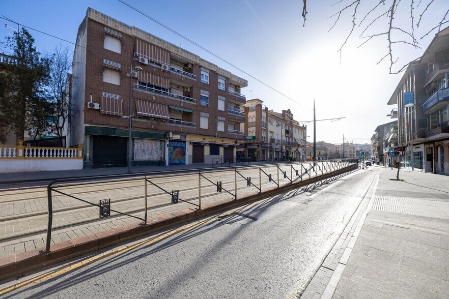 Local en Maracena en venta - Foto del edificio - Imagen 2 de 35