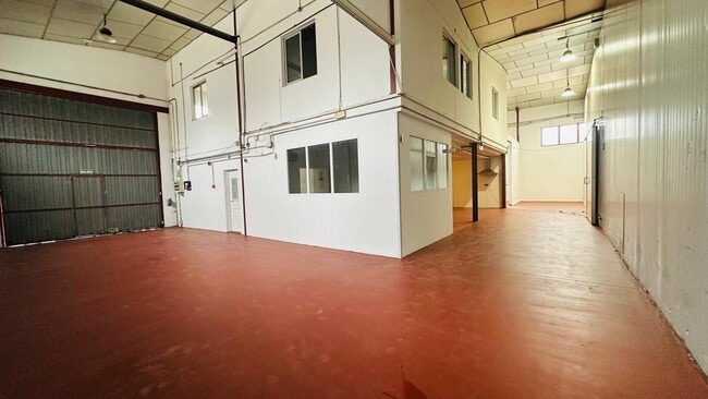 Más detalles de Nave en alquiler