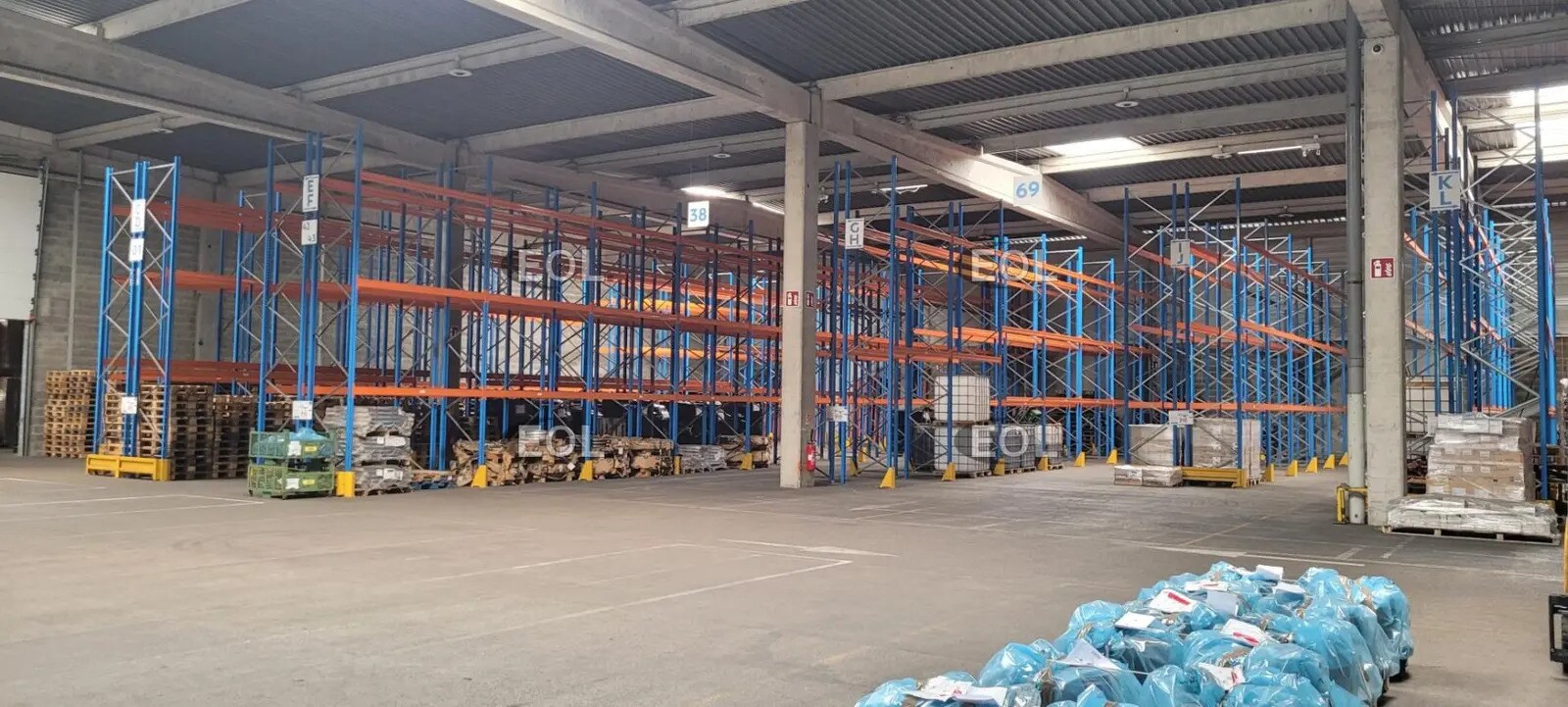 Nave en Saint-Quentin-Fallavier en venta Foto del interior- Imagen 1 de 6