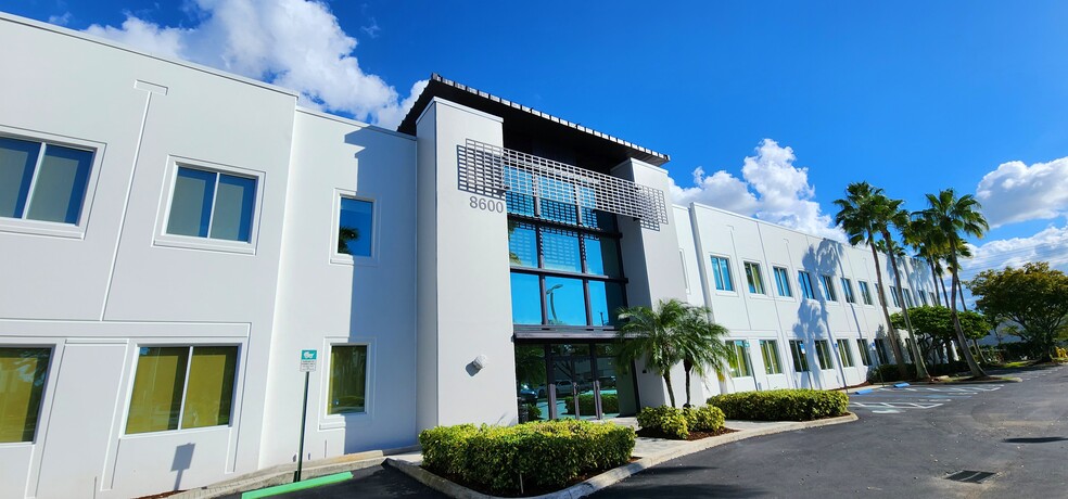 8600 NW 17th St, Doral, FL en alquiler - Foto del edificio - Imagen 3 de 10