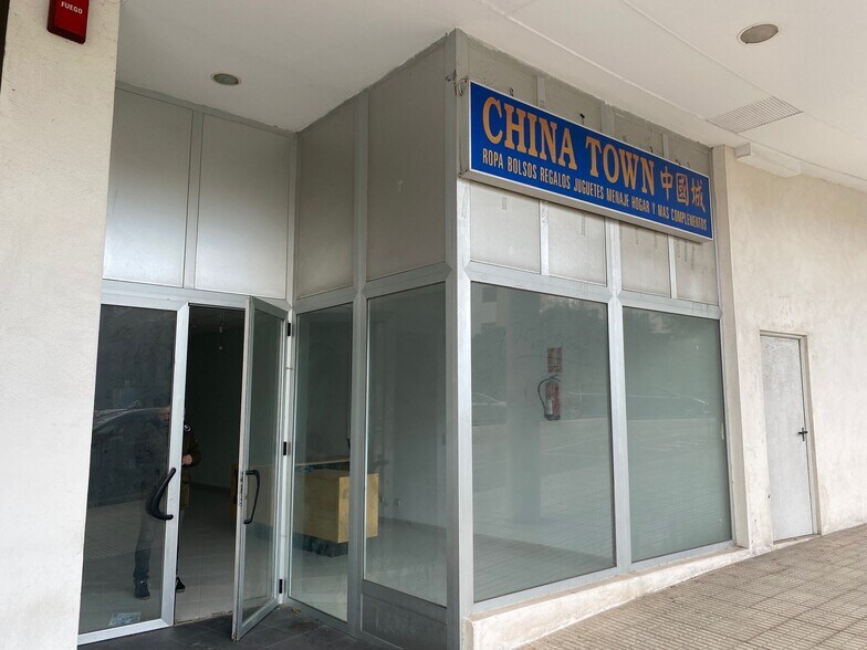 Local en Burela en venta - Foto del edificio - Imagen 2 de 30