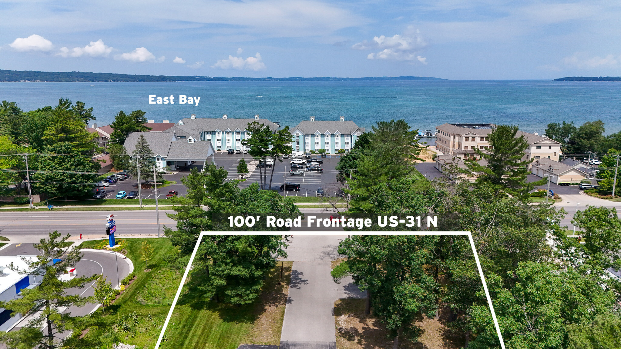 1818 US 31 N, Traverse City, MI en venta Vista aérea- Imagen 1 de 17