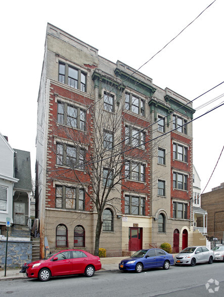 156 Woodworth Ave, Yonkers, NY en venta - Foto del edificio - Imagen 2 de 79