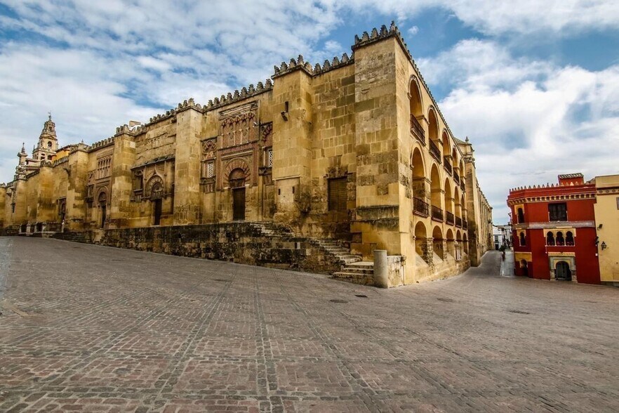 Local en Córdoba, Córdoba en alquiler - Foto del edificio - Imagen 3 de 13