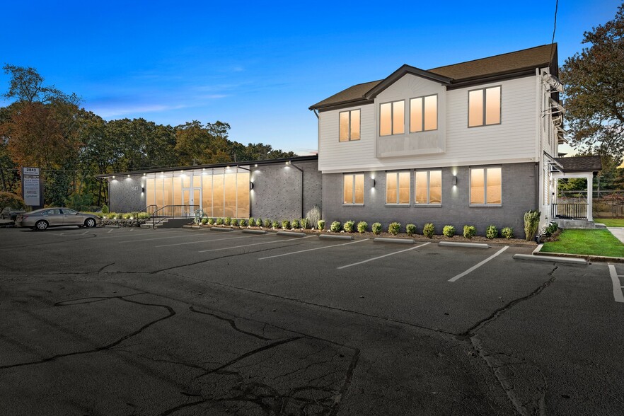 2843 S County Trl, East Greenwich, RI en alquiler - Foto del edificio - Imagen 1 de 17