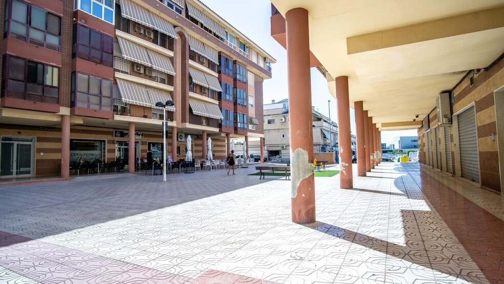 Local en Petrer, Alicante en venta - Foto del edificio - Imagen 2 de 8