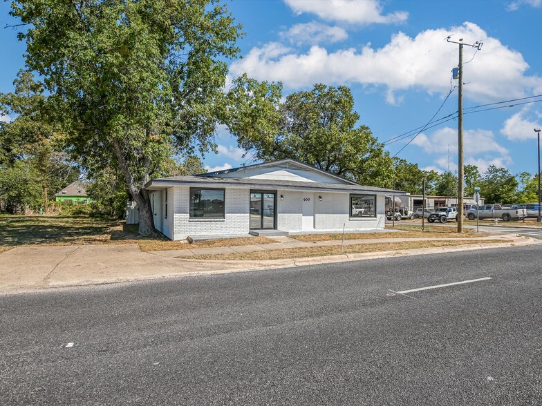 900 W 2nd St, Taylor, TX en venta - Foto del edificio - Imagen 2 de 20