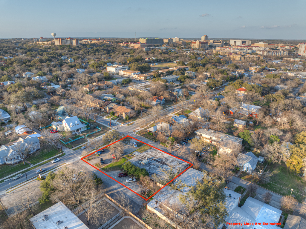 705 W Hopkins St, San Marcos, TX en venta Foto del edificio- Imagen 1 de 29