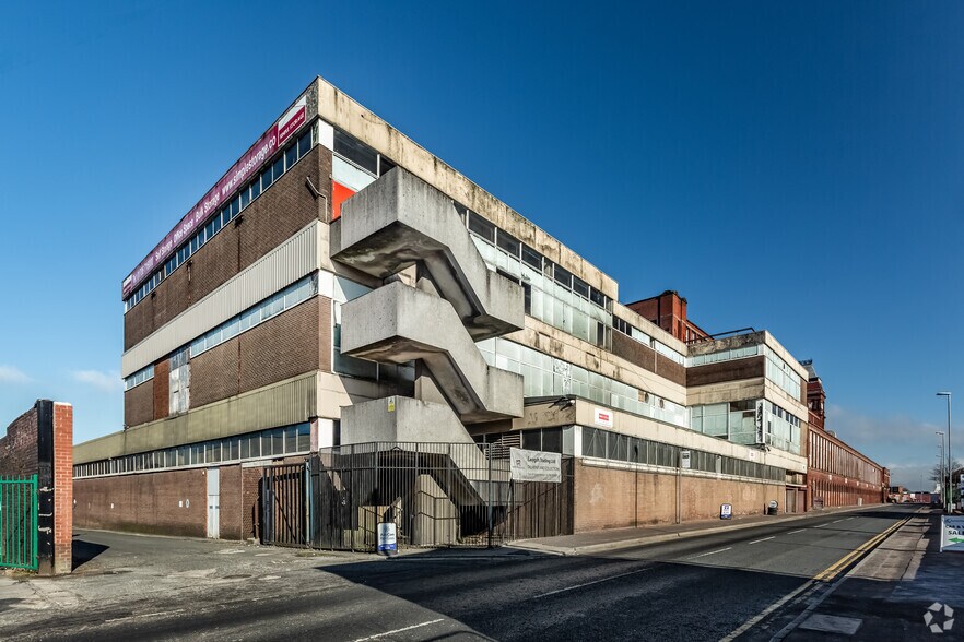 Queensway, Rochdale en alquiler - Foto del edificio - Imagen 3 de 4