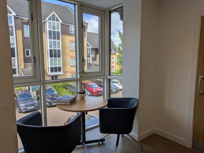 8-9 Faraday Rd, Guildford en venta - Foto del edificio - Imagen 2 de 3