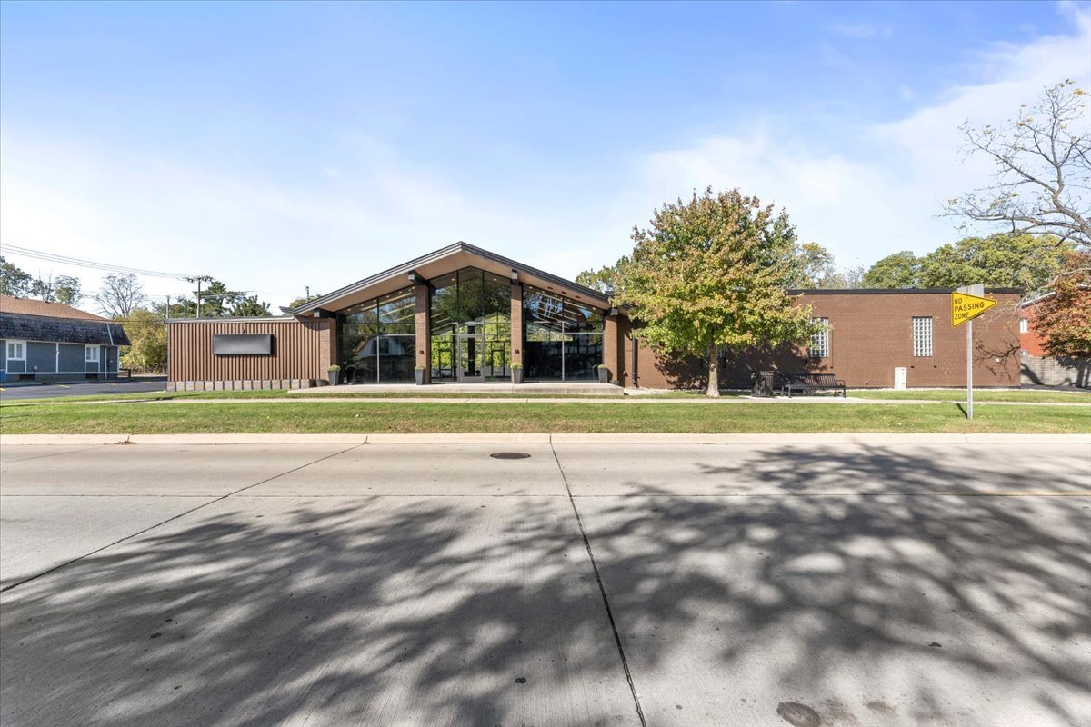 7560 Macomb St, Grosse Ile, MI en venta Foto del edificio- Imagen 1 de 39