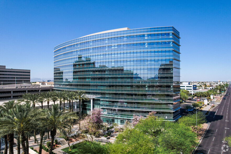 2325 E Camelback Rd, Phoenix, AZ en alquiler - Foto del edificio - Imagen 1 de 24