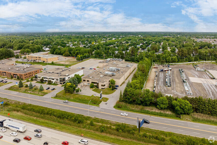 1020 Boul Michèle-Bohec, Blainville, QC en alquiler - Vista aérea - Imagen 3 de 6