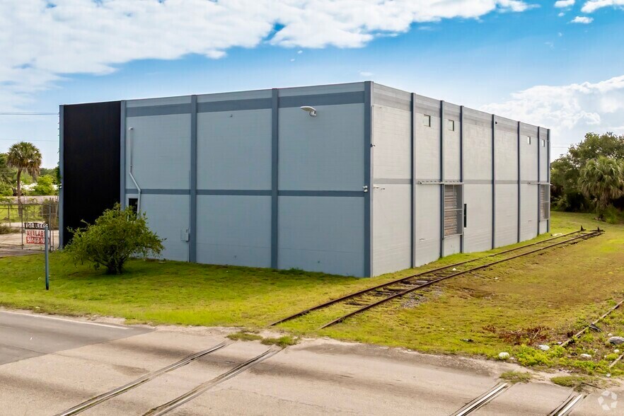 3490 Oleander Ave, Fort Pierce, FL en venta - Foto del edificio - Imagen 2 de 23