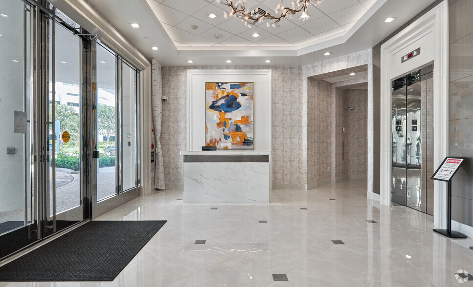 3825 PGA Blvd, Palm Beach Gardens, FL en alquiler - Lobby - Imagen 2 de 19