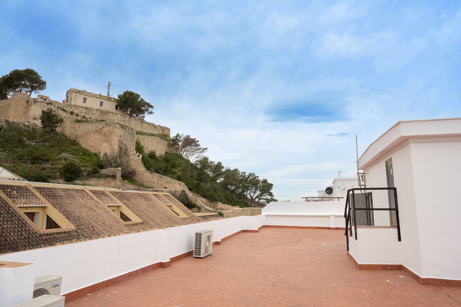 Oficina en Dénia, Alicante en venta Foto principal- Imagen 1 de 1