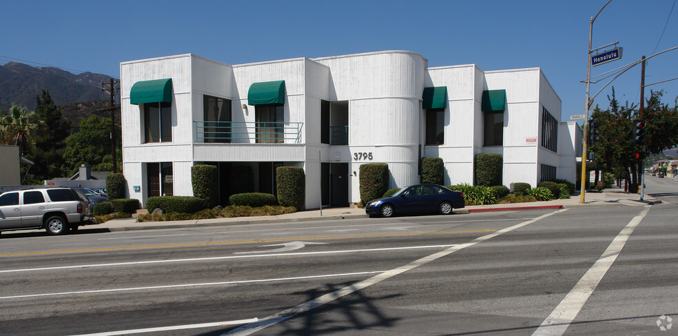 3795 La Crescenta Ave, Glendale, CA en alquiler - Foto del edificio - Imagen 3 de 4