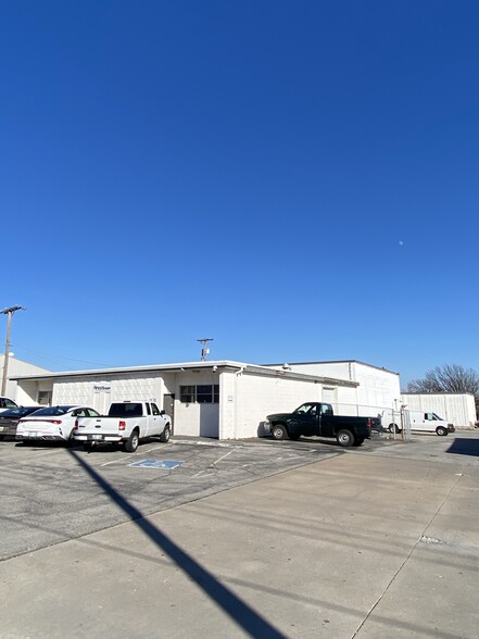 1131 S 71st East Ave, Tulsa, OK en alquiler - Foto del edificio - Imagen 1 de 8