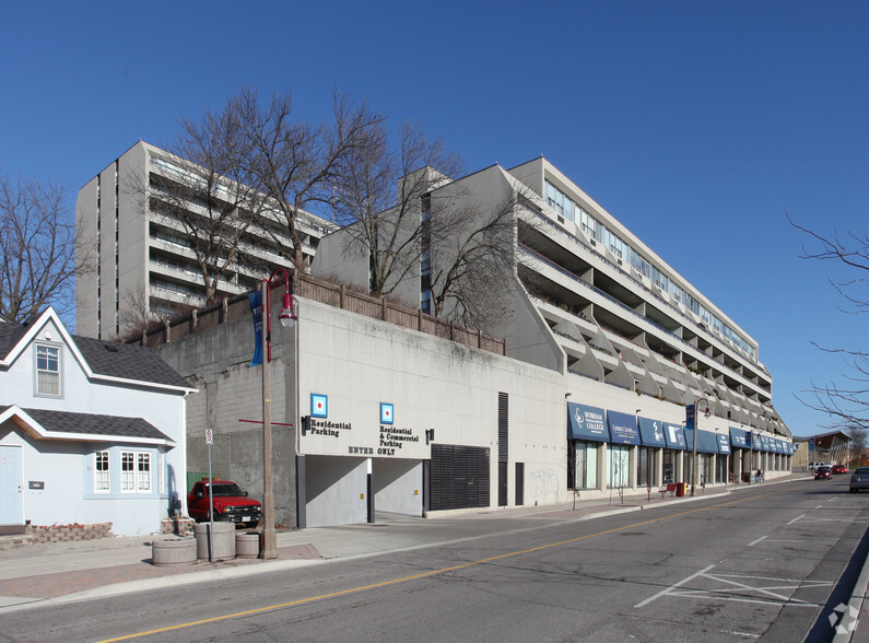 50 Richmond St E, Oshawa, ON en alquiler - Foto del edificio - Imagen 2 de 39