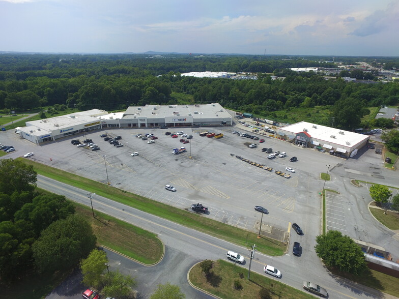 1301-1349 W Floyd Baker Blvd, Gaffney, SC en alquiler - Foto del edificio - Imagen 2 de 35