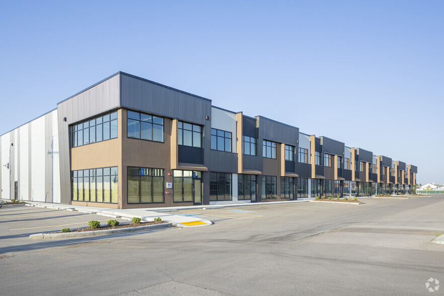 120 Commercial Dr, Calgary, AB en alquiler - Foto principal - Imagen 1 de 8