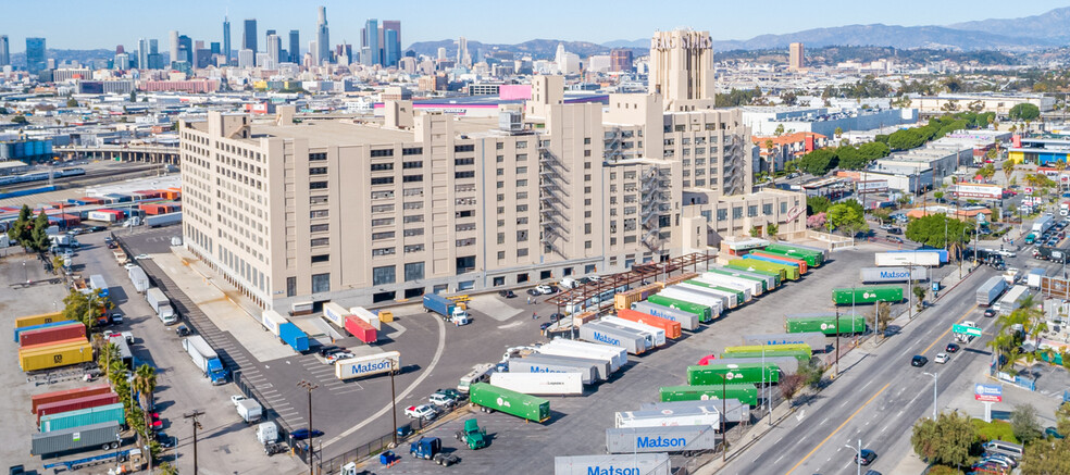 2651 E 12th St, Los Angeles, CA en alquiler - Foto del edificio - Imagen 1 de 13