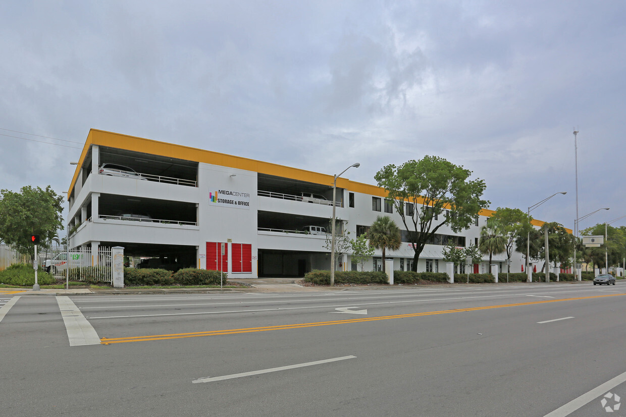 1000 W Pembroke Rd, Hallandale Beach, FL en alquiler Foto del edificio- Imagen 1 de 7