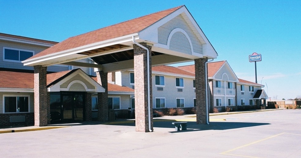 2 Leonard Ct, Hesston, KS en venta - Foto del edificio - Imagen 2 de 26