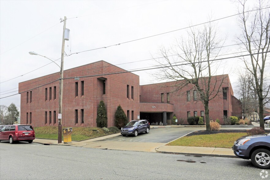 525 Jamestown Ave, Philadelphia, PA en alquiler - Foto del edificio - Imagen 1 de 3