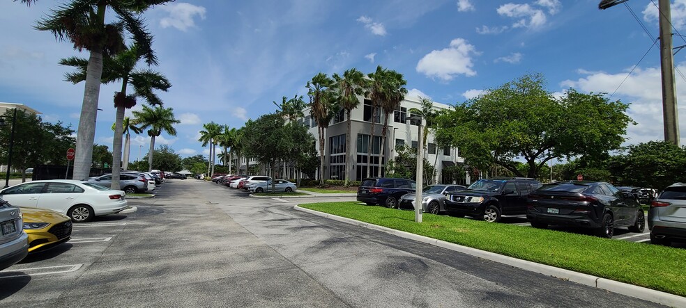 7950 NW 53rd St, Doral, FL en alquiler - Foto del edificio - Imagen 3 de 8