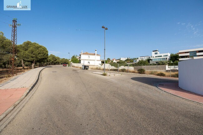 Más detalles de Calle Cúllar Vega, 42, La Zubia - Terreno en venta
