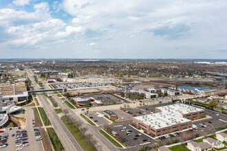 44200 Woodward Ave, Pontiac, MI - VISTA AÉREA  vista de mapa - Image1