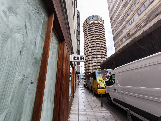 Más detalles de Calle Alfredo L Jones, 10, Las Palmas de Gran Canaria - Local en alquiler