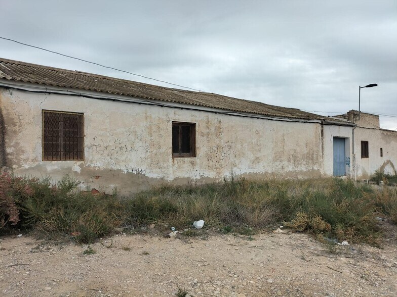 Nave en Crevillent en venta - Foto del edificio - Imagen 2 de 5