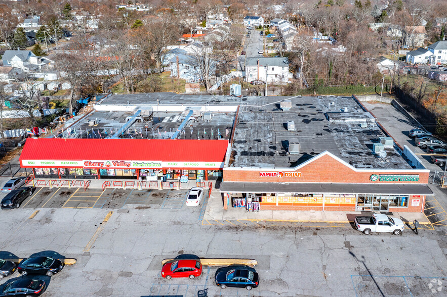 54-58 E Suffolk Ave, Central Islip, NY en alquiler - Vista aérea - Imagen 3 de 5