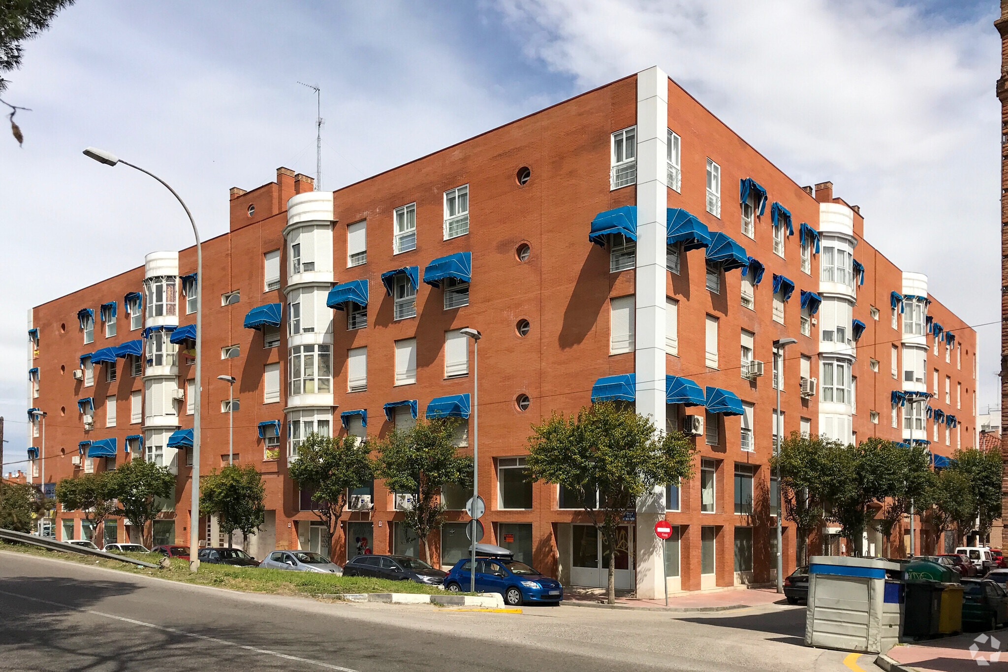 Edificio residencial en Alcalá de Henares, Madrid en venta Foto principal- Imagen 1 de 3