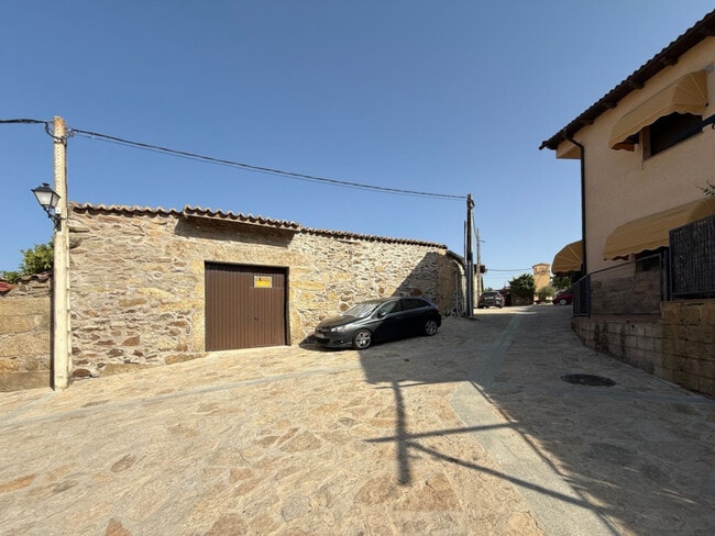 Más detalles de Calle Pasaderas, 61, San Lorenzo de Tormes - Nave en venta