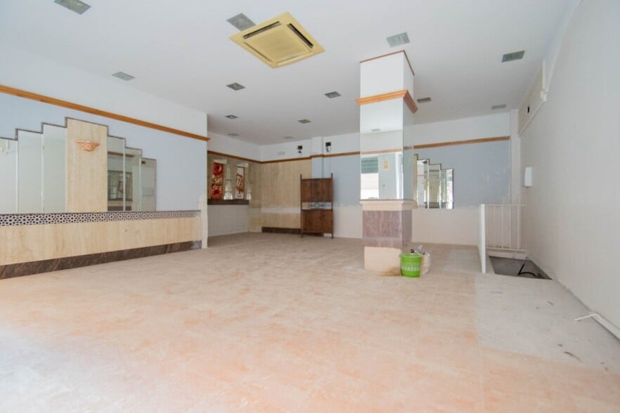 Local en Granada, Granada en venta - Foto del interior - Imagen 2 de 27