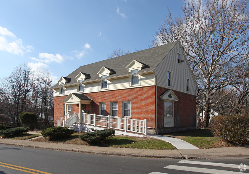 2024 E Main St, Waterbury, CT en venta - Foto del edificio - Imagen 3 de 23