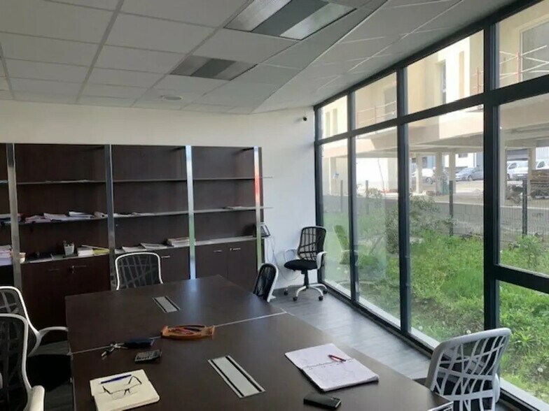 Local en Salleboeuf en venta - Foto del interior - Imagen 2 de 8