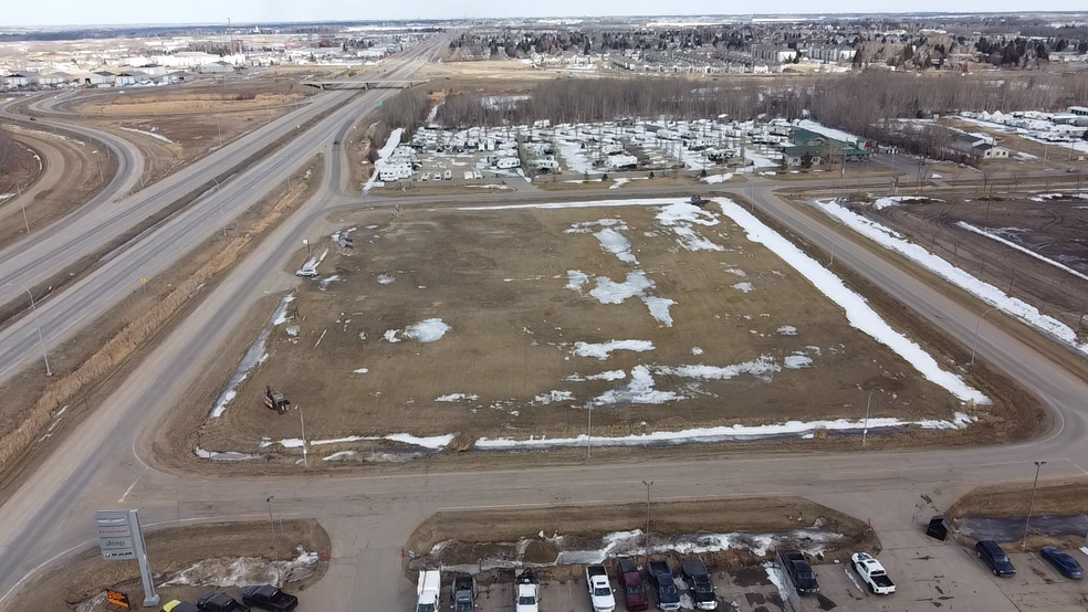 4002 50 St, Stony Plain, AB en venta - Foto del edificio - Imagen 3 de 11