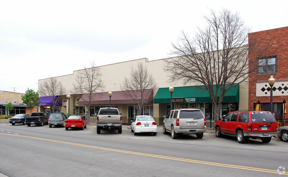 1000-1004 Massachusetts St, Lawrence, KS en alquiler - Foto del edificio - Imagen 3 de 8