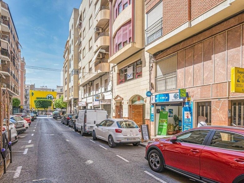Carrer Ruperto Chapí, 15, Elche, Alicante en venta - Foto del edificio - Imagen 2 de 10