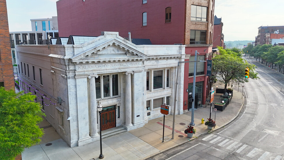 151 E Michigan Ave, Kalamazoo, MI en alquiler - Foto del edificio - Imagen 1 de 3