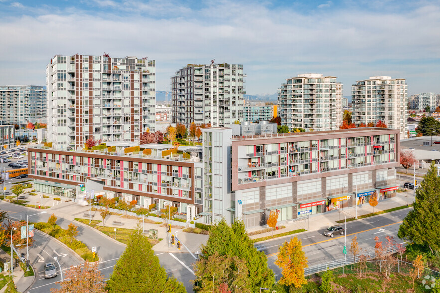 5688 Hollybridge Way, Richmond, BC en venta - Foto del edificio - Imagen 3 de 9