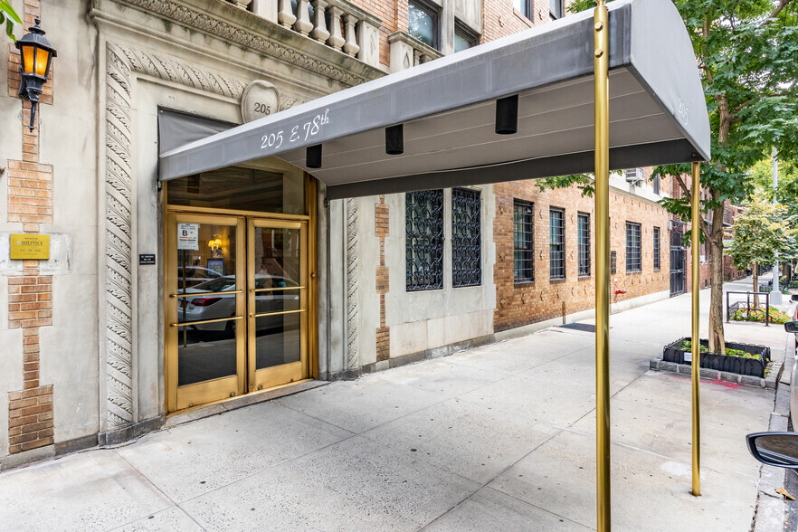 205 78th St, New York, NY en venta - Foto del edificio - Imagen 2 de 4